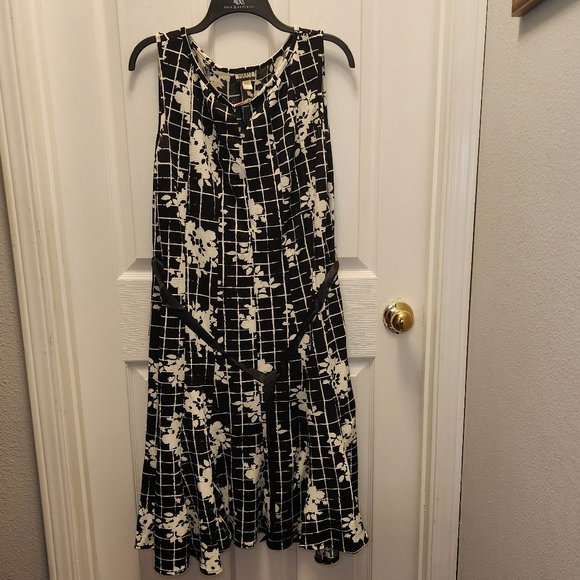 Haani Dresses Xl Haani Black And White Dress With Cute Black Ribbon